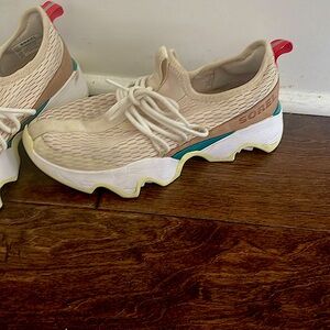 Sorel kinetic sneakers size 7.5